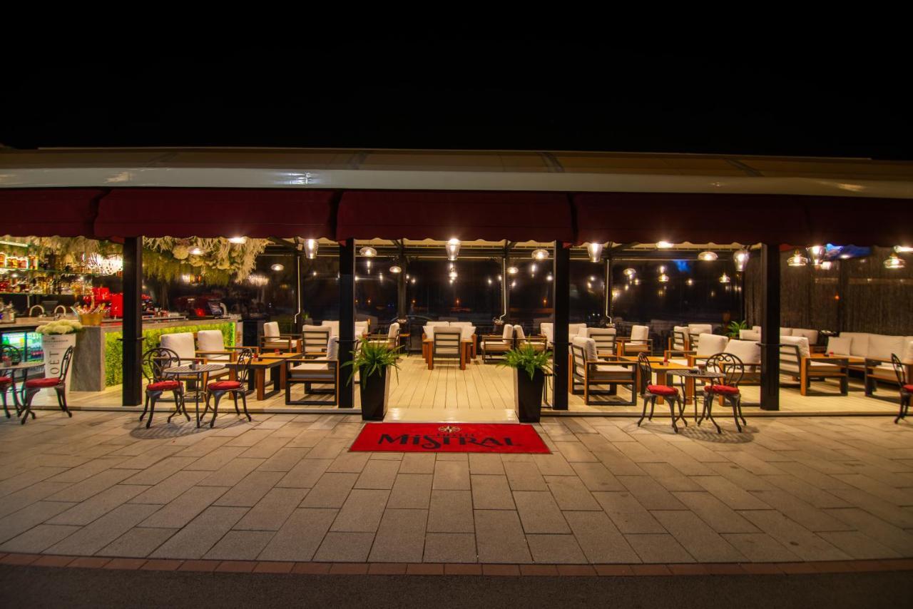 בלצ'יק Hotel Mistral מראה חיצוני תמונה